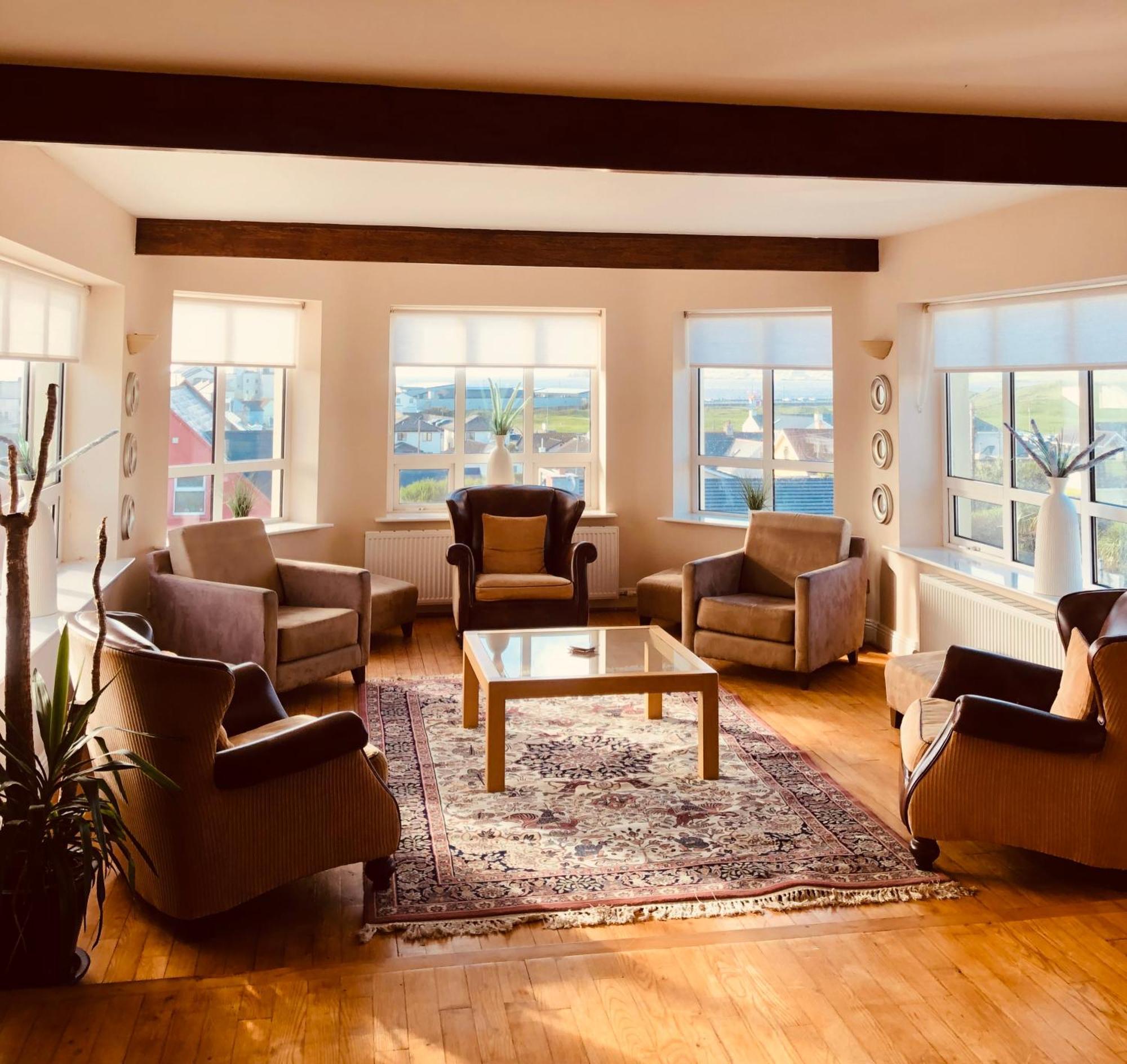 Lehinch Lodge Lahinch Buitenkant foto
