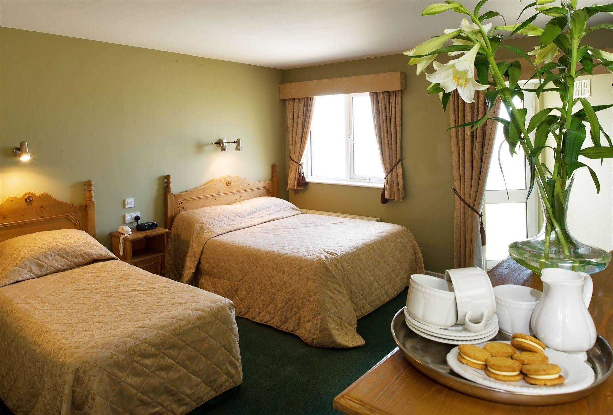 Lehinch Lodge Lahinch Buitenkant foto